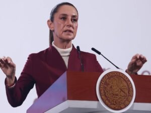 Sheinbaum impulsa reforma electoral; reprocha al INE por extralimitarse en proceso judicial