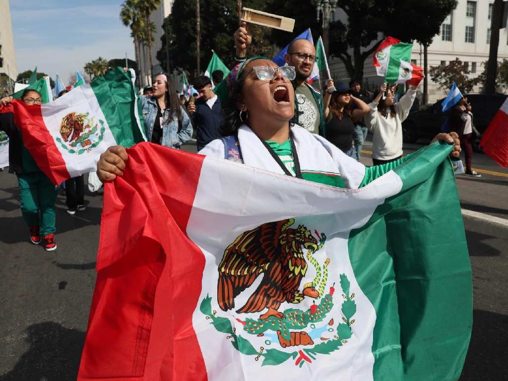 Toque de queda en el centro de Los Ángeles por protestas contra redadas