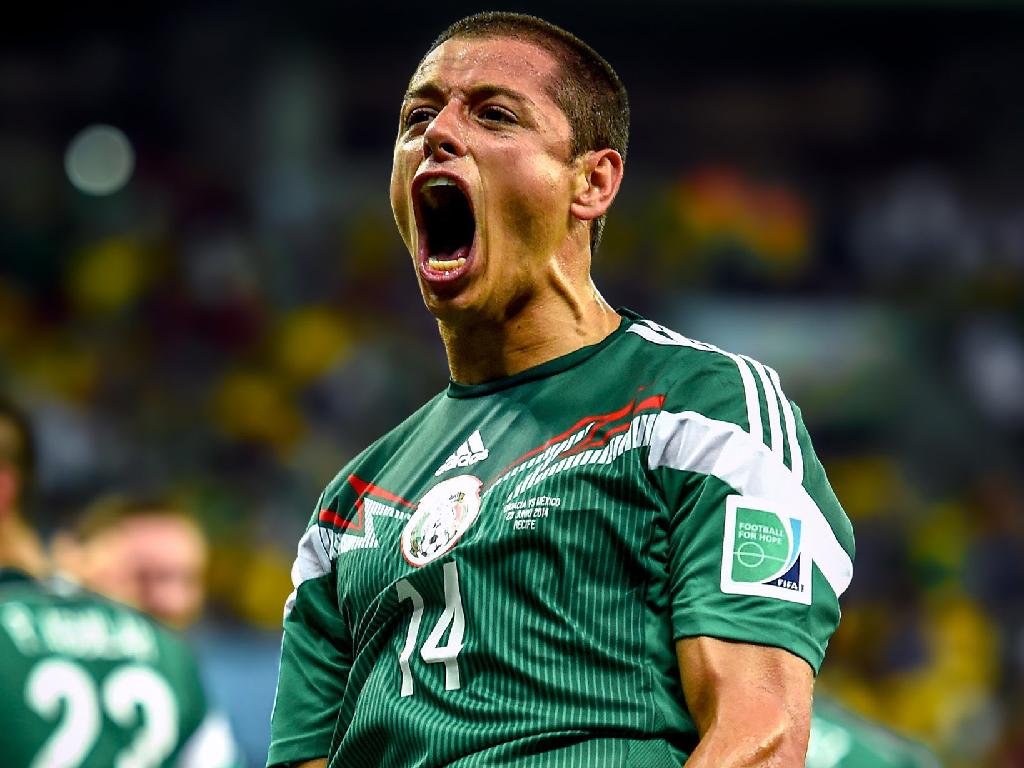 Chivas rompe con Chicharito por polémica de género