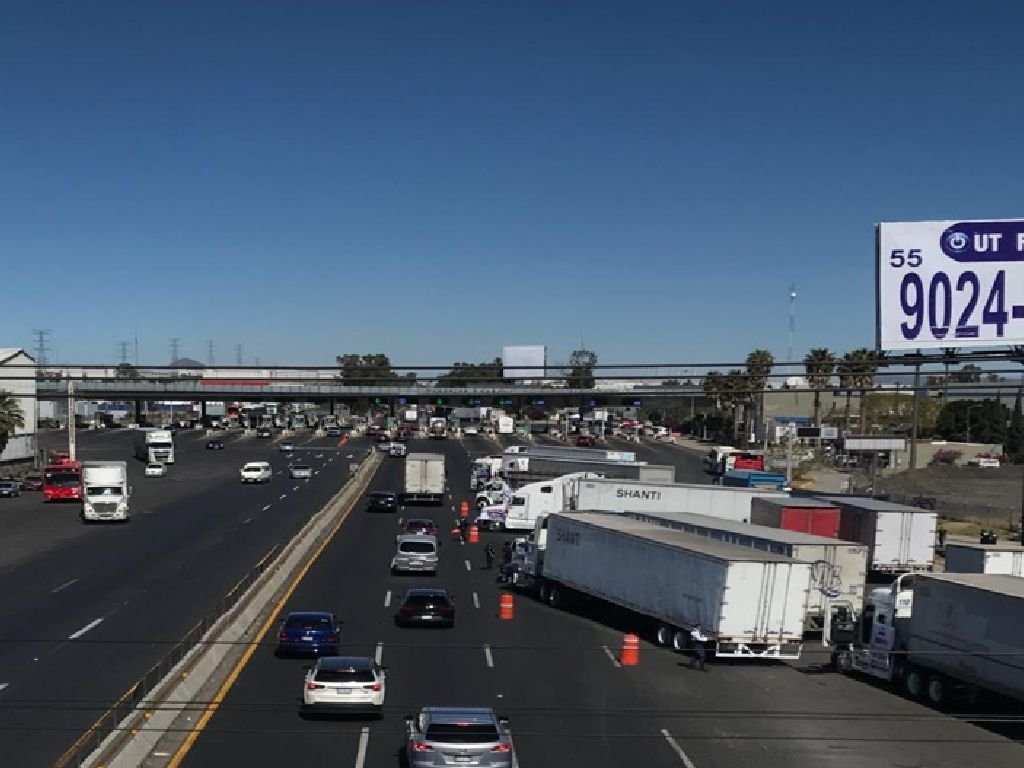 México-Querétaro bloqueada por manifestación de transportistas