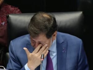 Noroña abandona entrevista tras ser cuestionado por Alito; acusa “agresión cobarde”