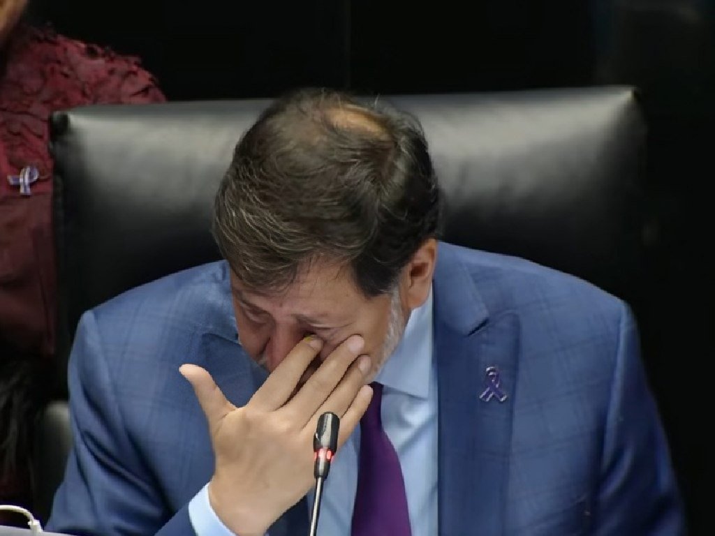 Noroña abandona entrevista tras ser cuestionado por Alito; acusa “agresión cobarde”