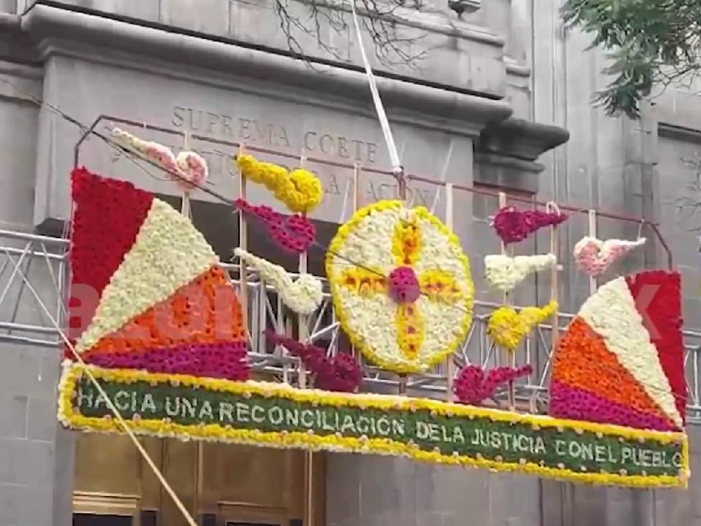 Hugo Aguilar promete una Suprema Corte diferente; adornan el Tribunal con arco floral