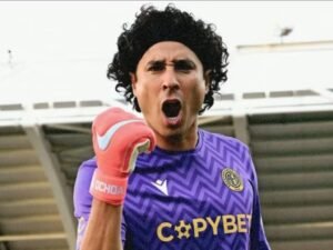 Guillermo Ochoa debuta en Chipre con goleada en contra