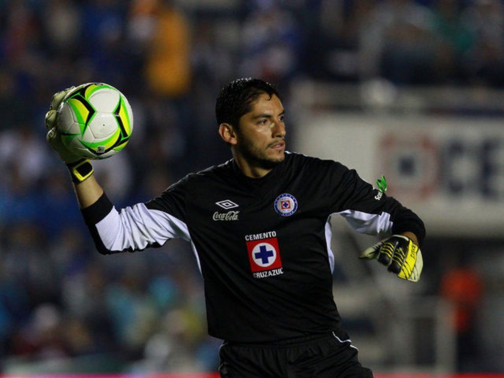 Jesús Corona inicia su retiro con emotivo gesto hacia su hijo en la Baja Cup