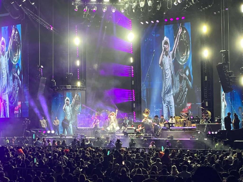 Remmy Valenzuela conquista la Arena CDMX