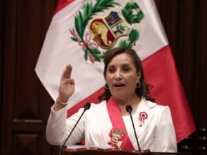 Congreso de Perú destituye a la presidenta Dina Boluarte