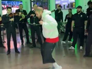 Justin Bieber es captado cantando “Cielito lindo” y bailando con mariachi
