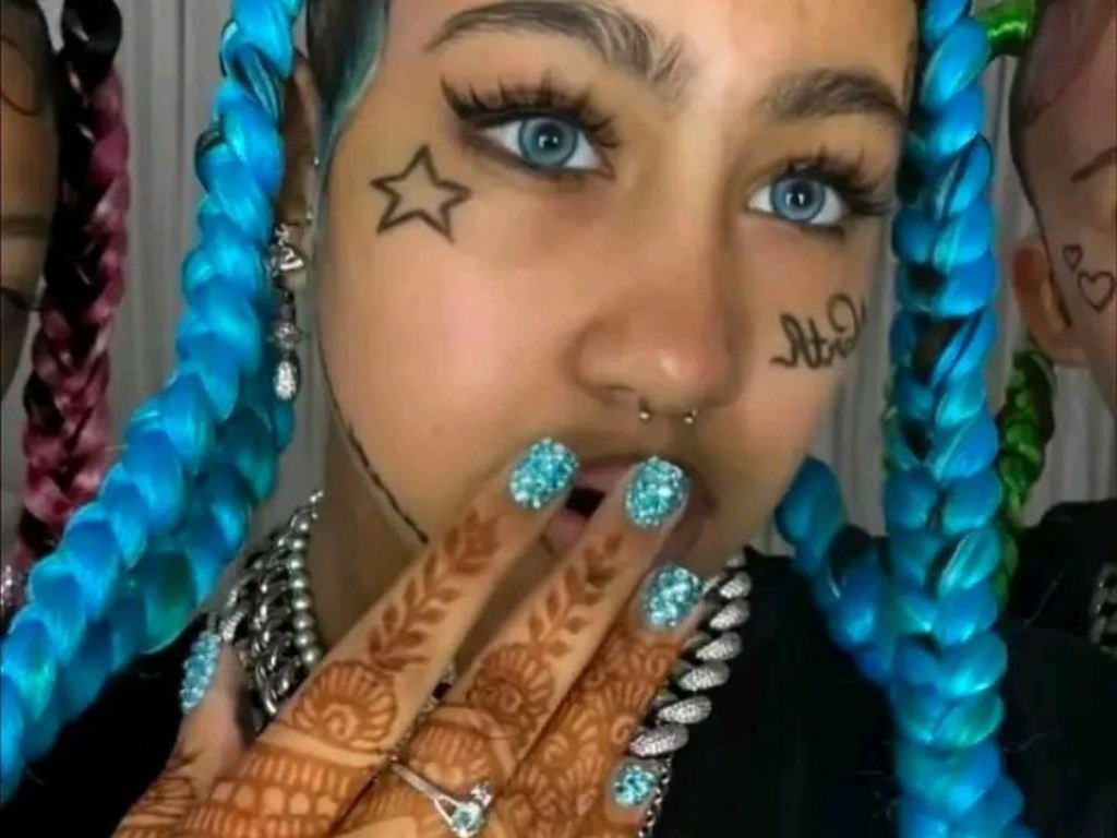 North West vuelve a causar sensación con su estilo y Kim Kardashian sale en su defensa