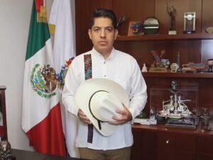 Senador de Morena toma distancia y reconoce la marcha de la "Generación Z"