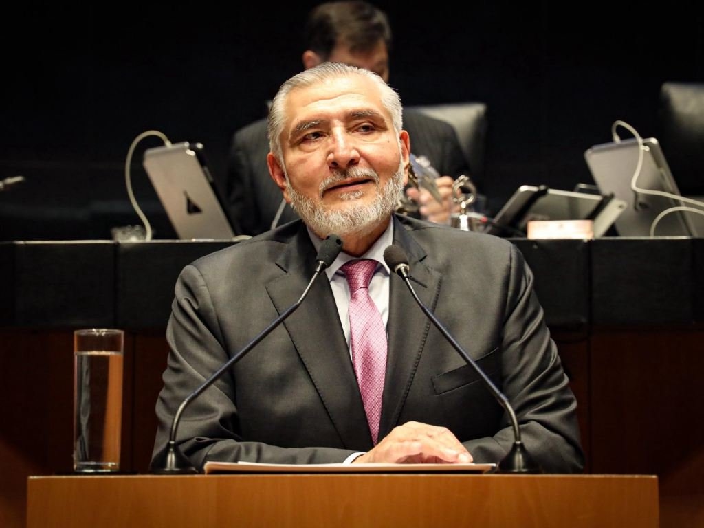 Adán Augusto alista maletas: lo ven rumbo a una embajada en Europa