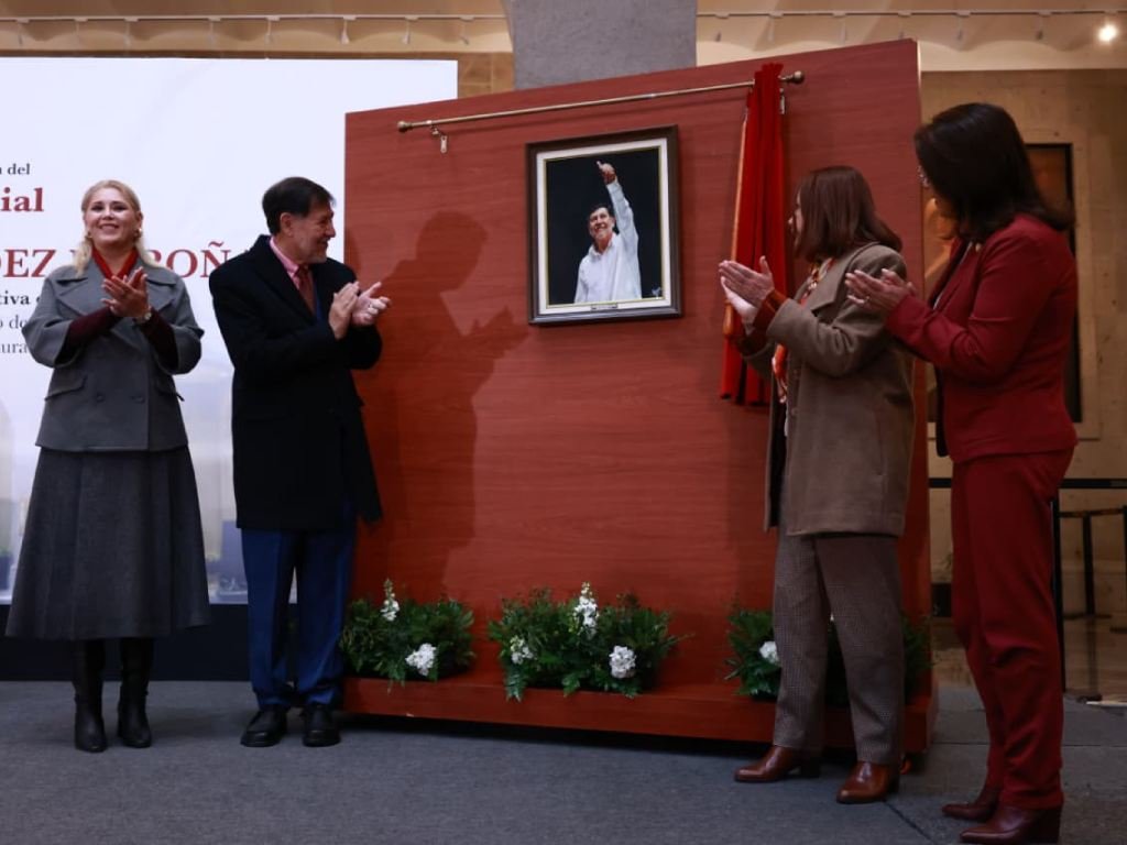 ¡Lo dejan plantado! Noroña devela su retrato; esperó media hora a Adán Augusto y no llegó